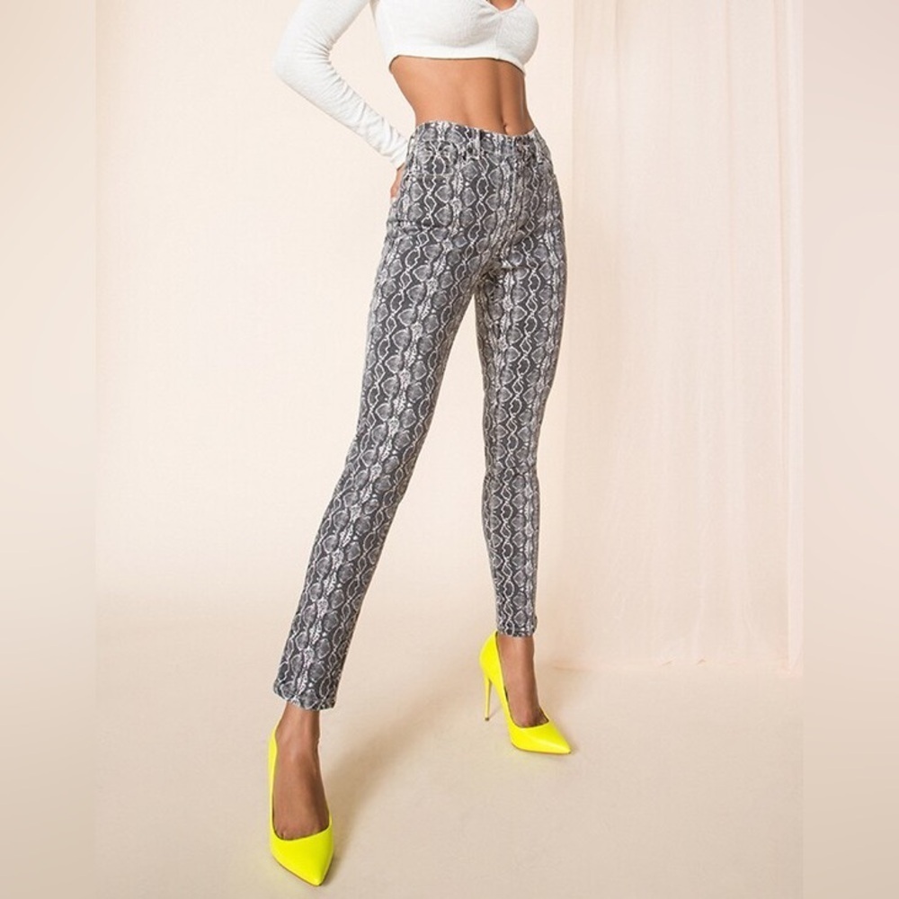 blankNYC Reade Crop Snake Jeans Size 27 Like New